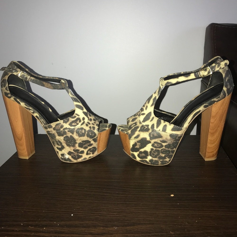 Jessica Simpson Leopard print Dany platforms